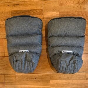 7AM Enfant Gray Handmuffs